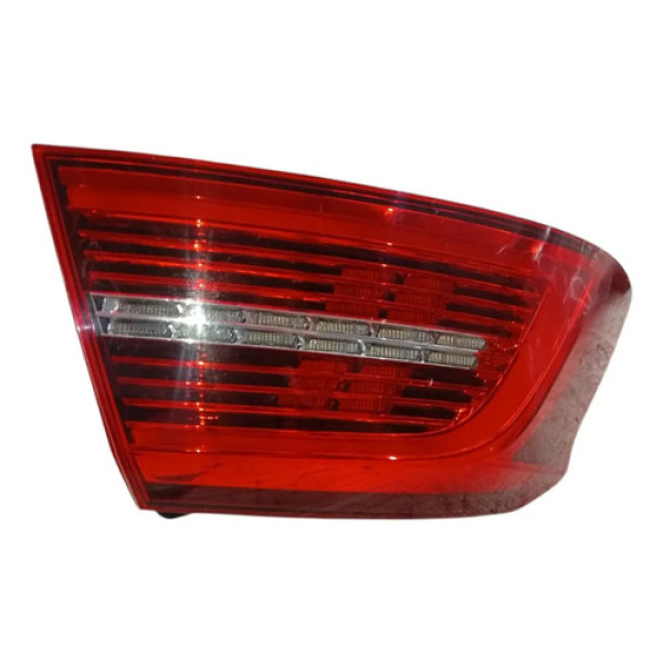 Lanterna Esquerda Volkswagen Passat B8 2017 2018 Detalhe Vermelho