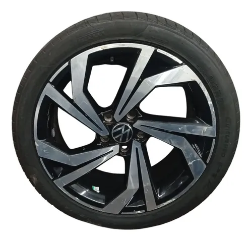 Roda Riscada Pneu Ruim Volkswagen Jetta Gli 2024 225 45 R18 Preto